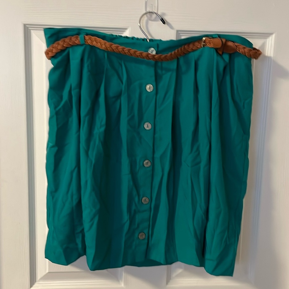 NWOT!! Xhilaration- Pleated midi Skirt Green. XXL